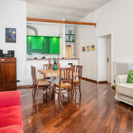 Lägenhet Casa D'autore A Piazza Buenos Aires