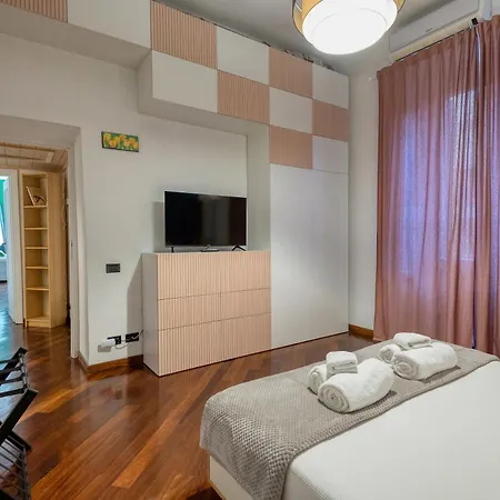 Lägenhet Casa D'autore A Piazza Buenos Aires